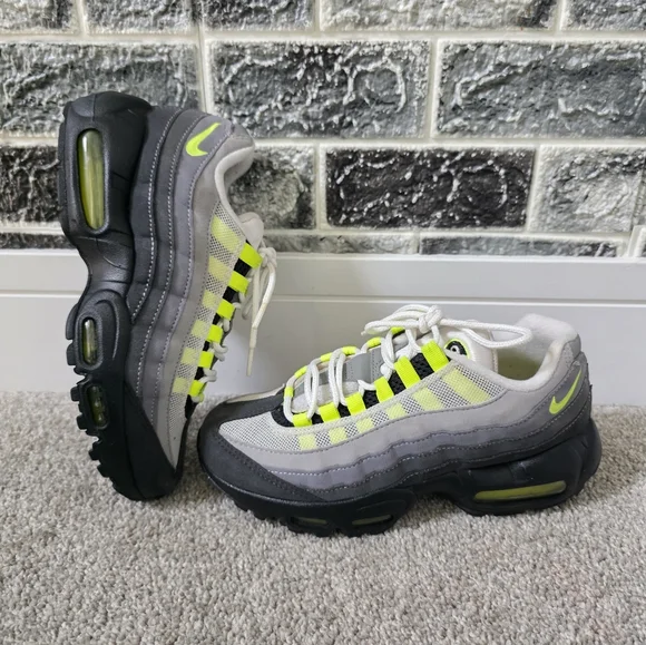 Nike Air Max 95 Youth Gray/ Neon Sneakers Size 6 5Y - Picture 5 of 8